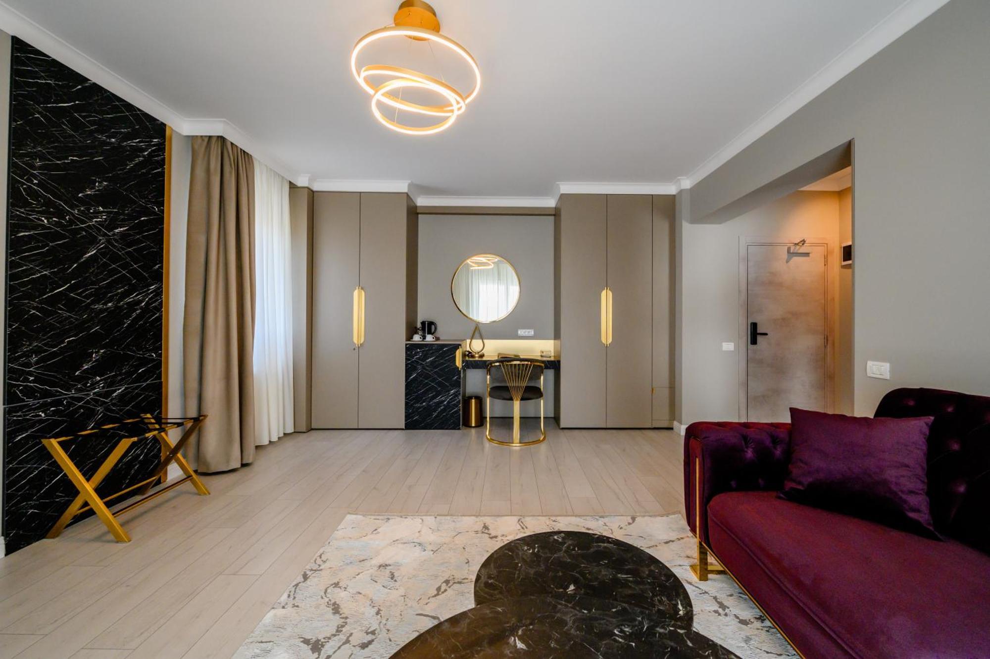 Elitte Inn & Suites Roşu Eksteriør bilde